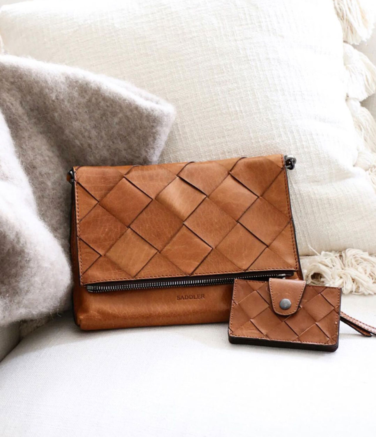 lightweight leather purse