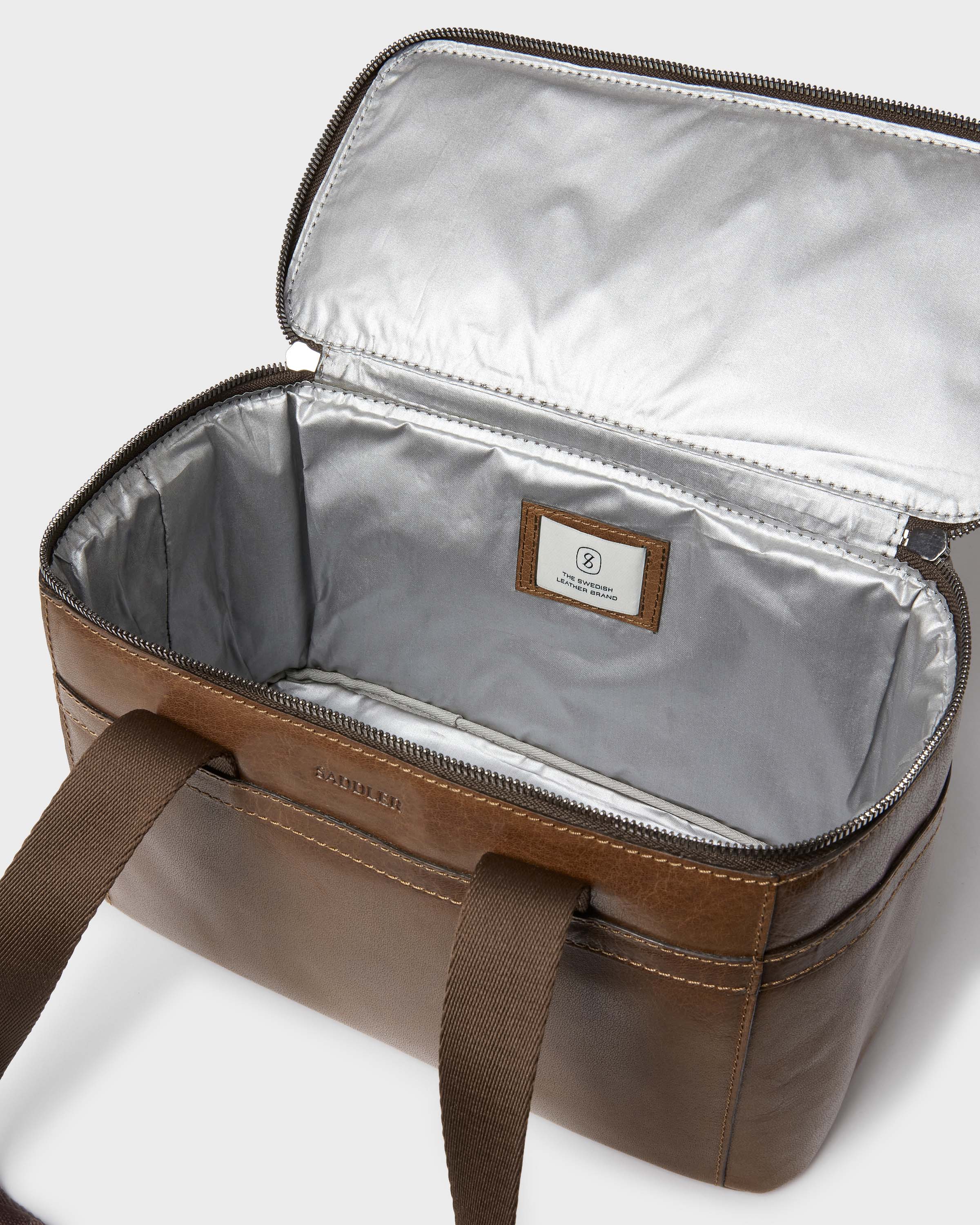 Buy Li cooler/lunch bag at  - The swedish leather brand