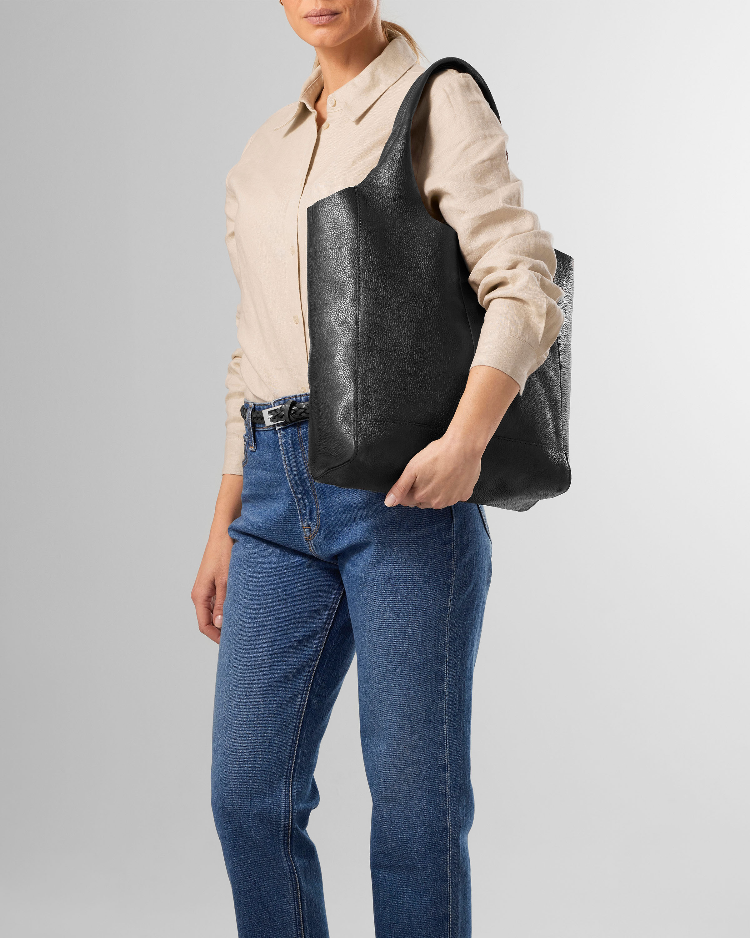 Buy Black R.M. Williams Saddler Duffle Bag Online | FREE SHIPPING | Assef's