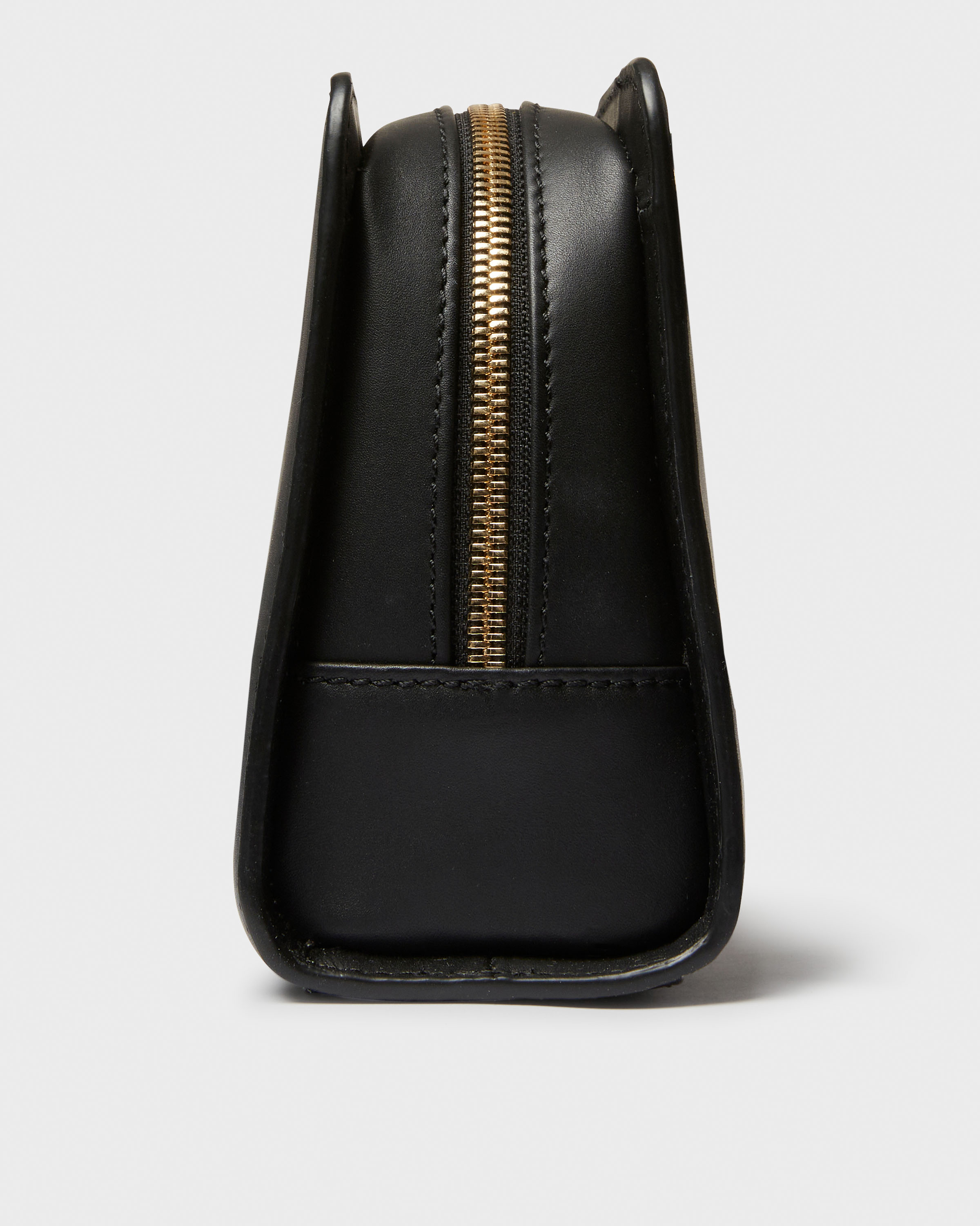 Buy Roxen shoulder bag at saddler.com - The swedish leather brand